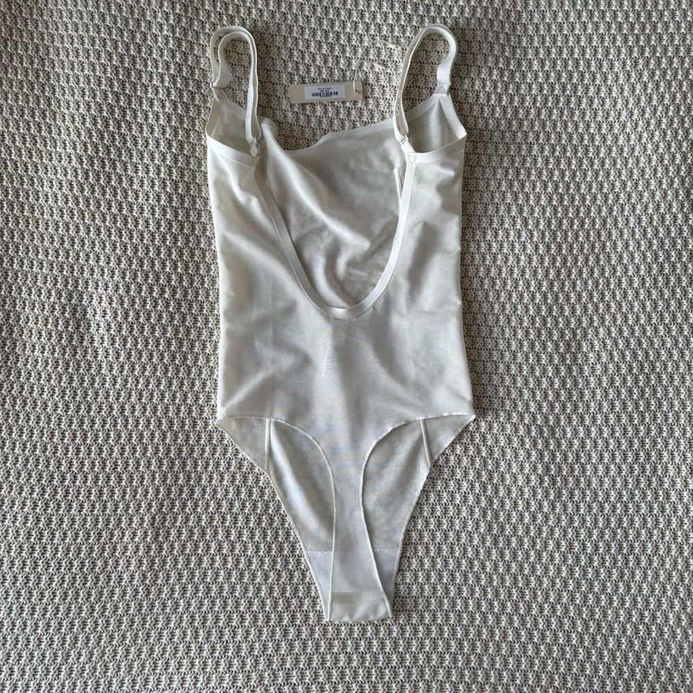 SKIMS Cream Bodysuit - Picture 4 of 7